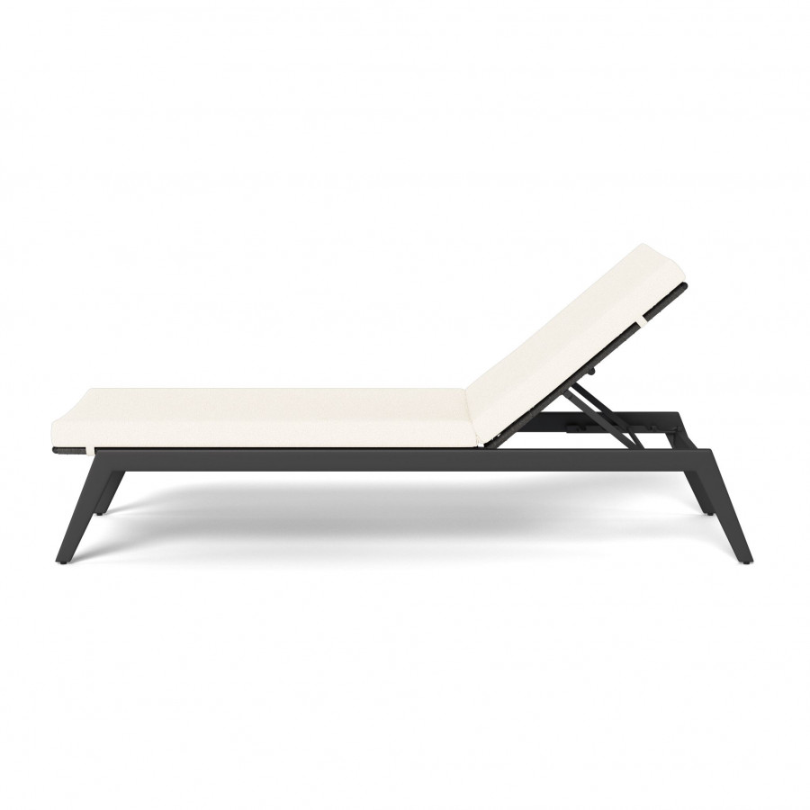 Harbour Loop Sun Lounge - Aluminum Asteroid / Riviera Ivory / Wicker Gray