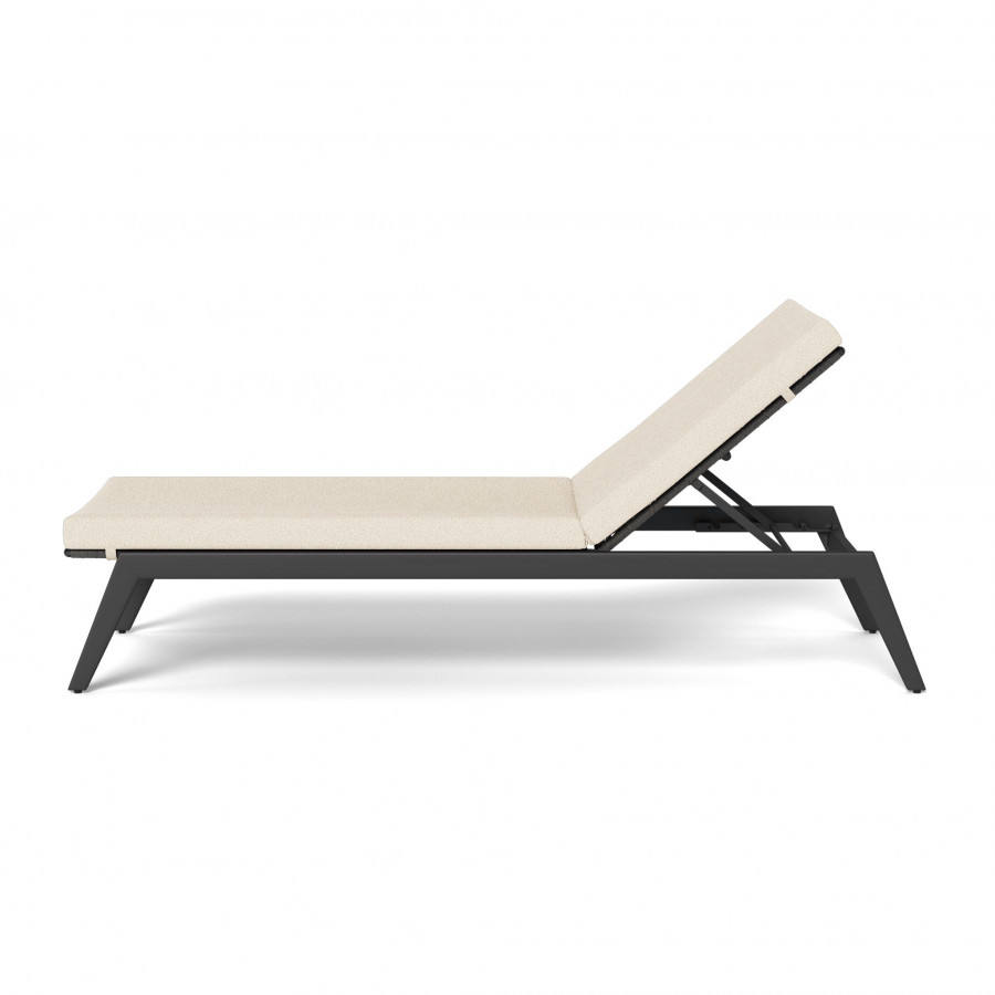 Harbour Loop Sun Lounge - Aluminum Asteroid / Riviera Sand / Wicker Gray