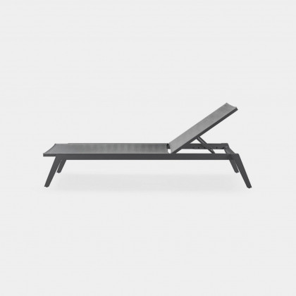 Harbour Loop Stacking Sun Lounge in Aluminum Asteroid / Batyline Silver