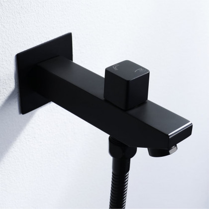 HMR - Wall-Mounted 31" Shower System in Black Rainfall 5 Functions