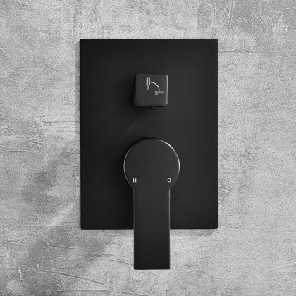 HMR - Modern Waterfall Wall Mounted Single Handle Bathtub Faucet With Handshower in Black