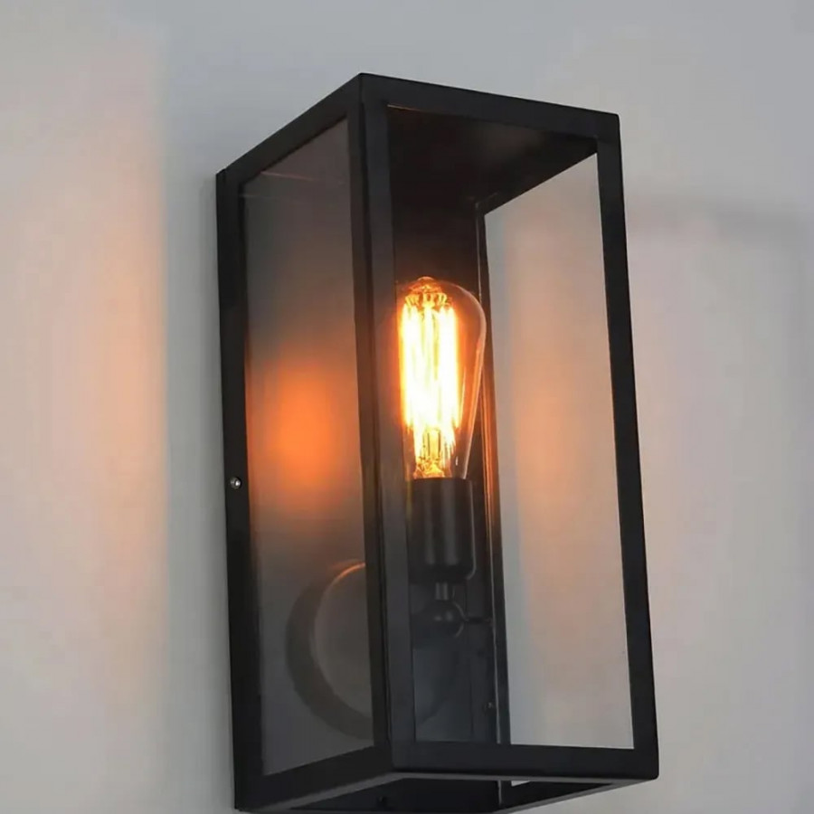 HMR - Square Single-Light Outdoor Wall Lantern in Matte Black, Metal