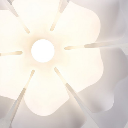 HMR - Acrylic Pendant Chandelier in Flower Shape in White