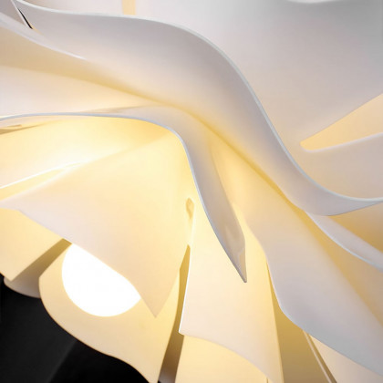 HMR - Acrylic Pendant Chandelier in Flower Shape in White