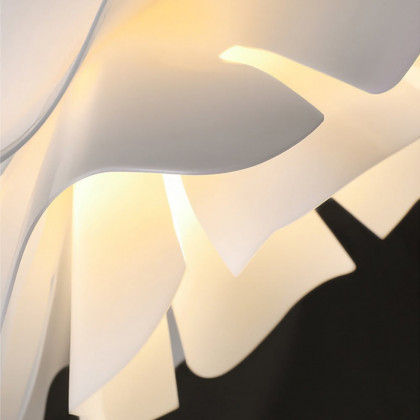 HMR - Acrylic Pendant Chandelier in Flower Shape in White