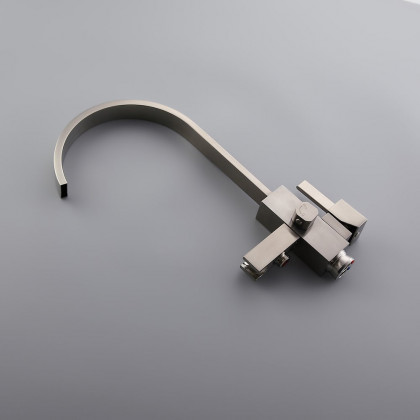 HMR - Dree Freestanding Tub Filler with Single Handle in Brushed Nickel, Brass
