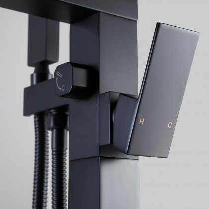 HMR - Dree Freestanding Bathtub Faucet and Handshower in Matte Black, Brass