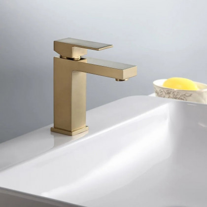 HMR - Deck Mounted One-Hole Single Handle Bathroom Sink Faucet in Vland Stylish Luxury