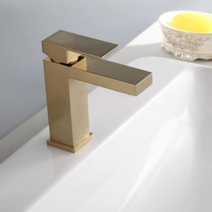 HMR - Deck Mounted One-Hole Single Handle Bathroom Sink Faucet in Vland Stylish Luxury