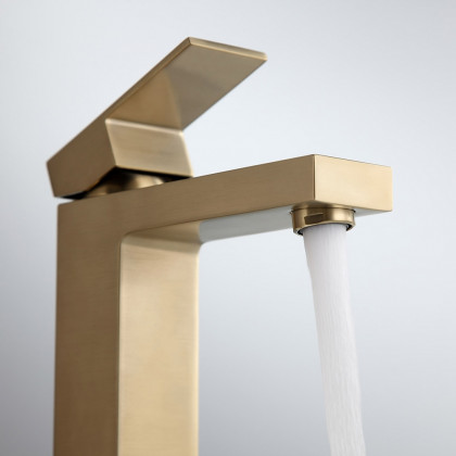 HMR - Deck Mounted One-Hole Single Handle Bathroom Sink Faucet in Vland Stylish Luxury