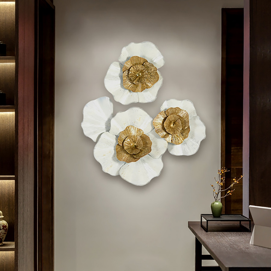 HMR - Metal Flower Wall Decor in Gold and White