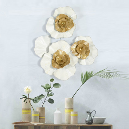 HMR - Metal Flower Wall Decor in Gold and White