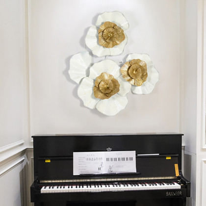 HMR - Metal Flower Wall Decor in Gold and White