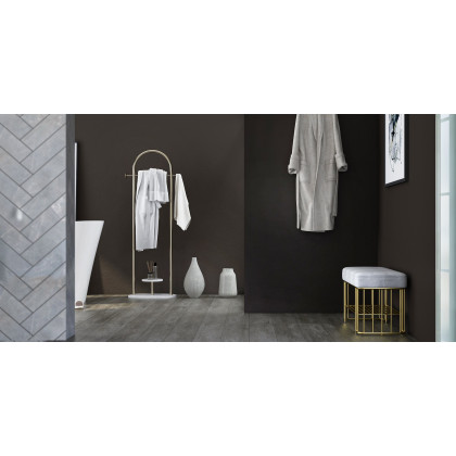 HMR - Small Metal Garment Rack with Shelves and Faux Marble Base in Gold