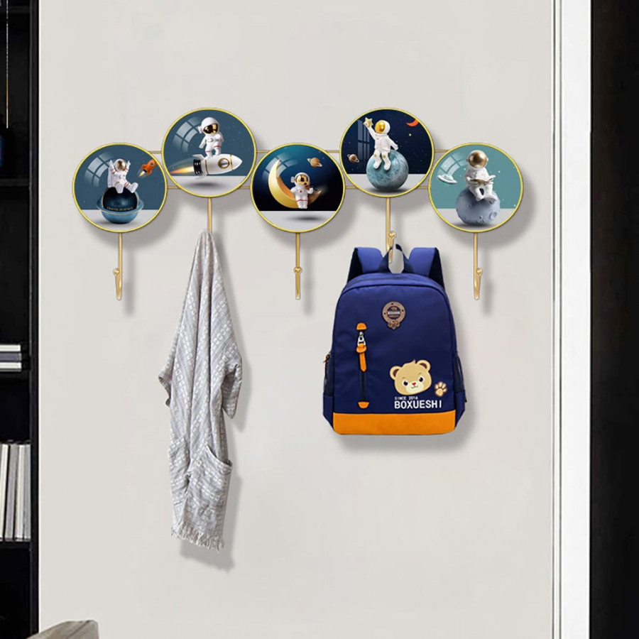 HMR - 5-Hook Astronaut Wall Mounted Coat Rack Rocket Themed Spaceman Decor