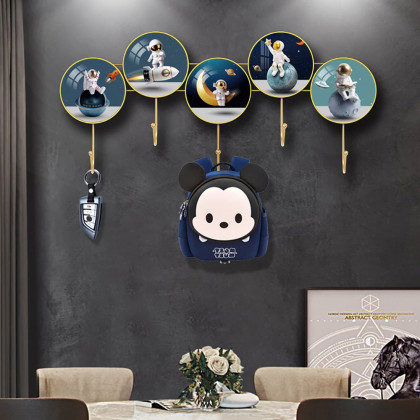 HMR - 5-Hook Astronaut Wall Mounted Coat Rack Rocket Themed Spaceman Decor