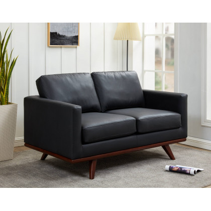 LeisureMod Chester Modern Leather Loveseat With Birch Wood Base - Black