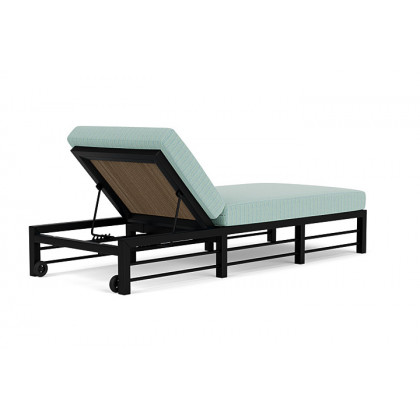 Lloyd Flanders™ Southport Chaise  - Fawn, Unearth Dew
