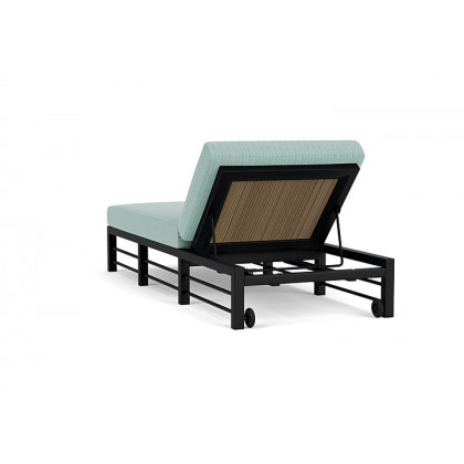 Lloyd Flanders™ Southport Chaise  - Fawn, Unearth Dew