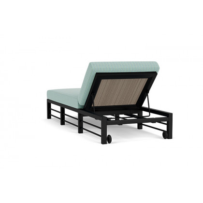 Lloyd Flanders™ Southport Chaise  - French Beige, Unearth Dew