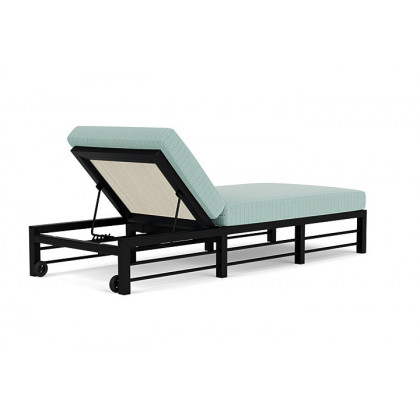 Lloyd Flanders™ Southport Chaise  - Ivory, Unearth Dew