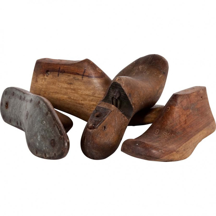 Mercana - Shoe Object in Brown, Solid Wood