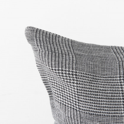 Mercana Ramone Pillow - White/Black, 14x26