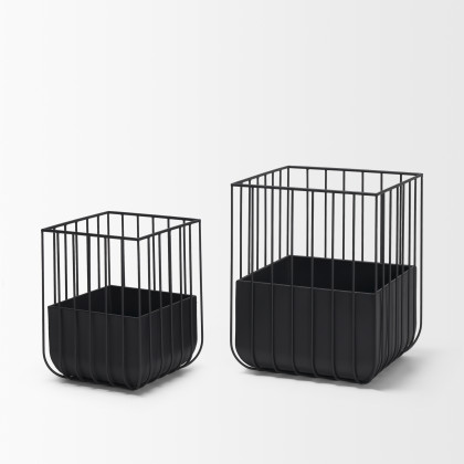 Mercana - Verna Planters in Black, Metal