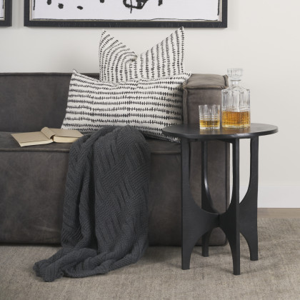 Mercana - Sobi Accent Table in Black, Metal