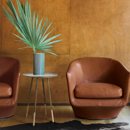 Renwil - Pawn Accent Table