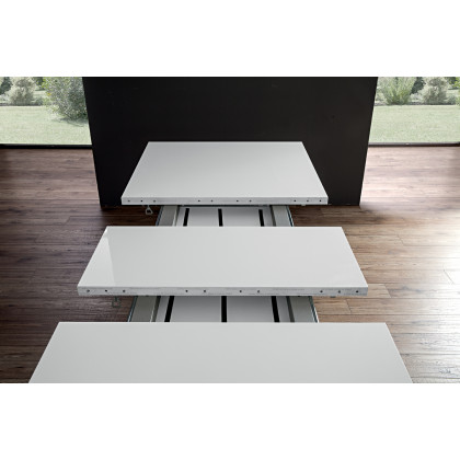 Status - Lisa Dining Table with 1 extention