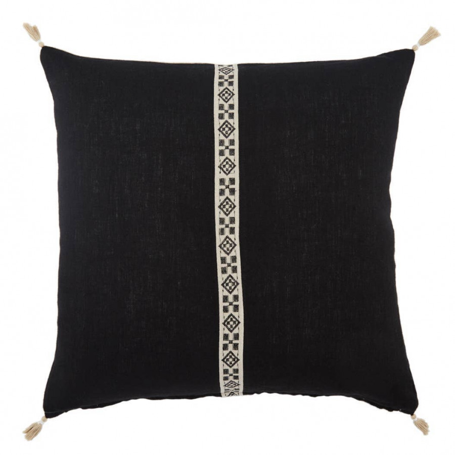 Jaipur Living Taiga Pillow - TGA02, 22"X22", Polyester