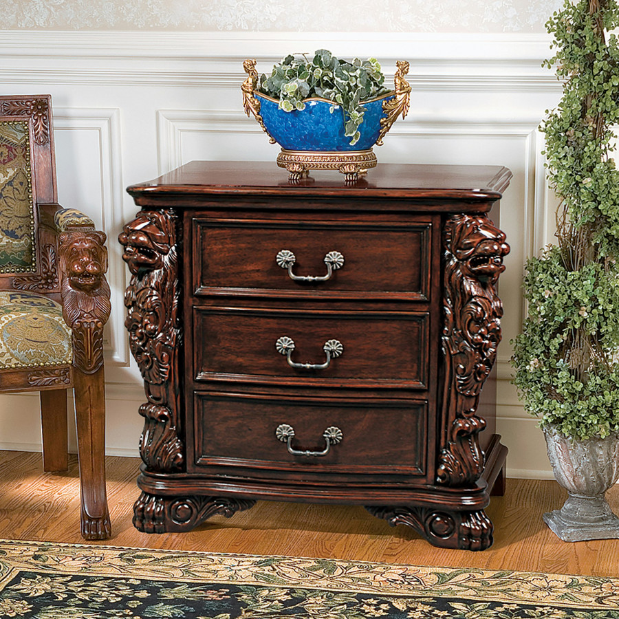 Toscano - Lord Raffles Lion Occasional Table in Walnut, Mahogany