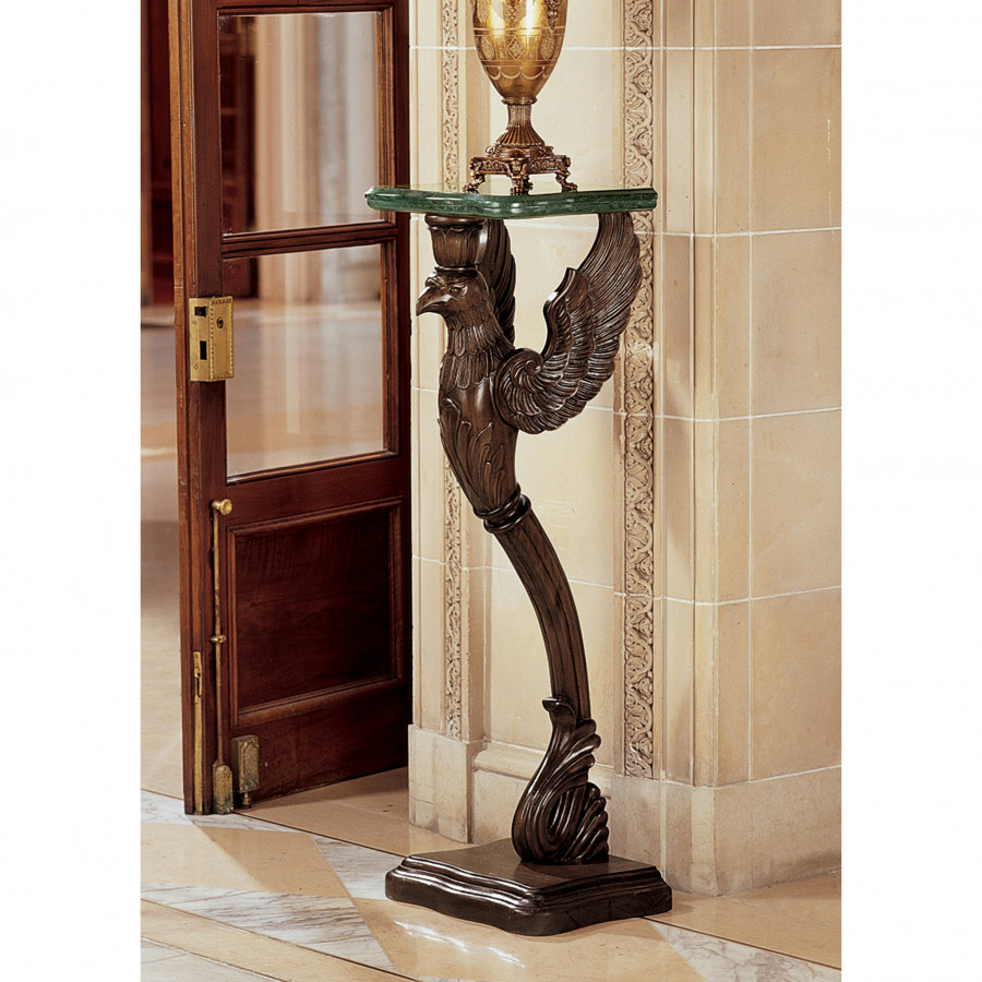 Toscano - The Griffin of Hanover Pedestal