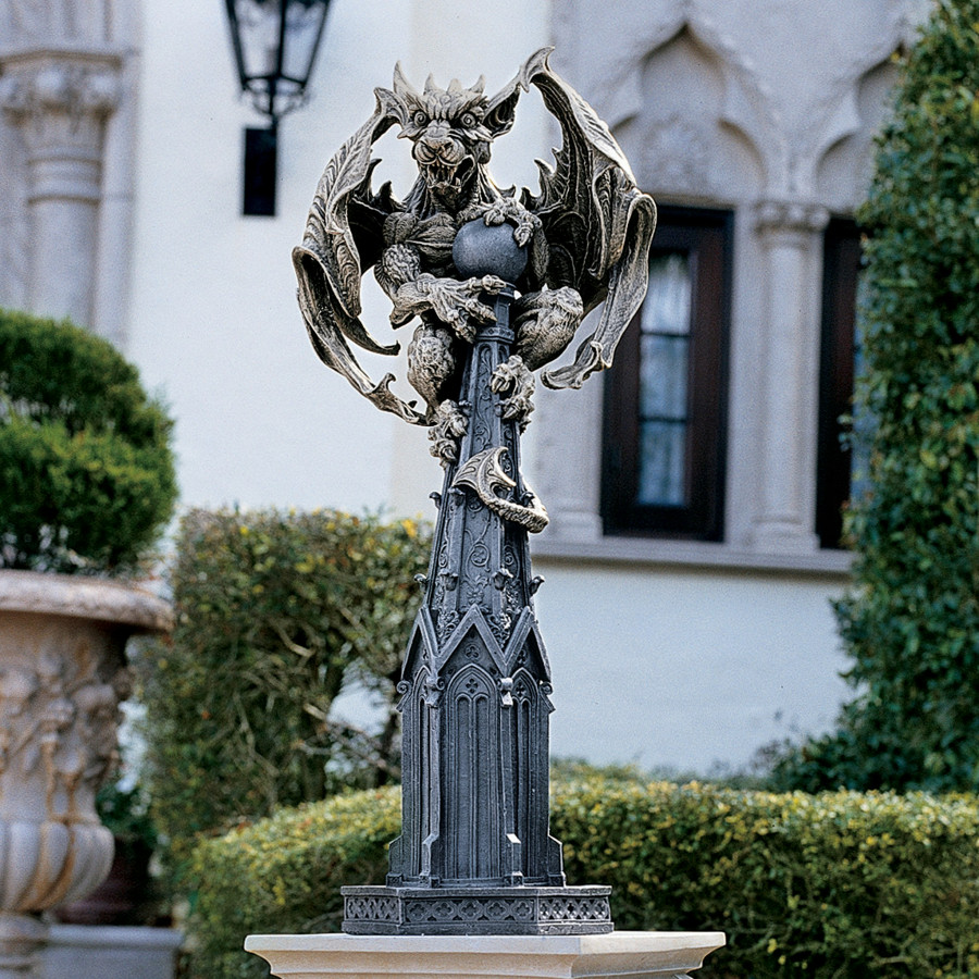 Toscano - RaptorGargoyle Surveyor of the Realm Statue