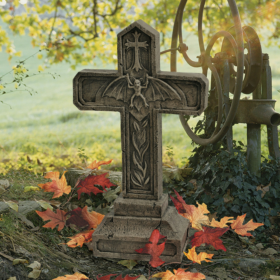 Toscano - Balkan Vampire Blood Cross Statue