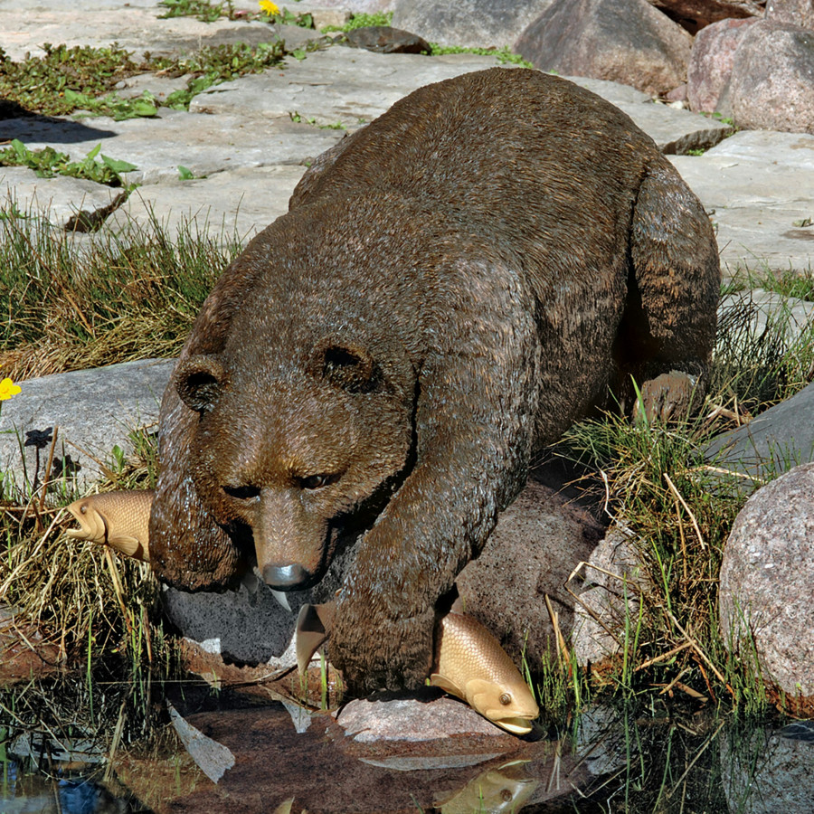 Toscano - Catch of the Day Grand Grizzly Brown Bear Sitter Statue