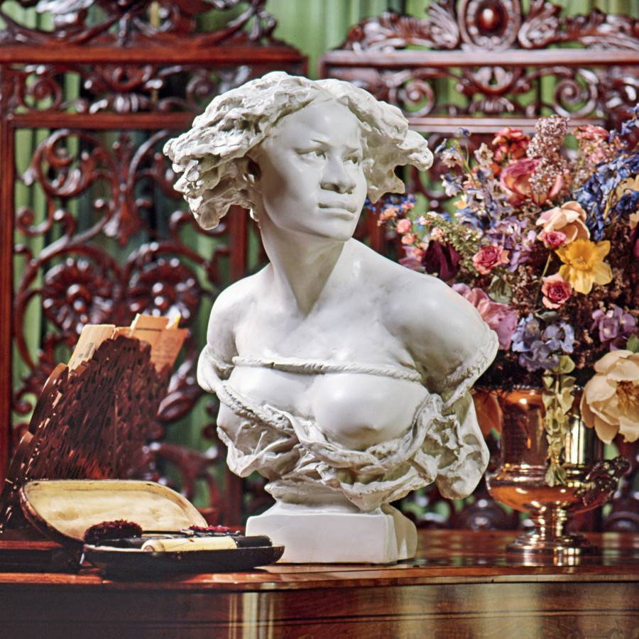 Toscano - Negresse Captive Bust Statue