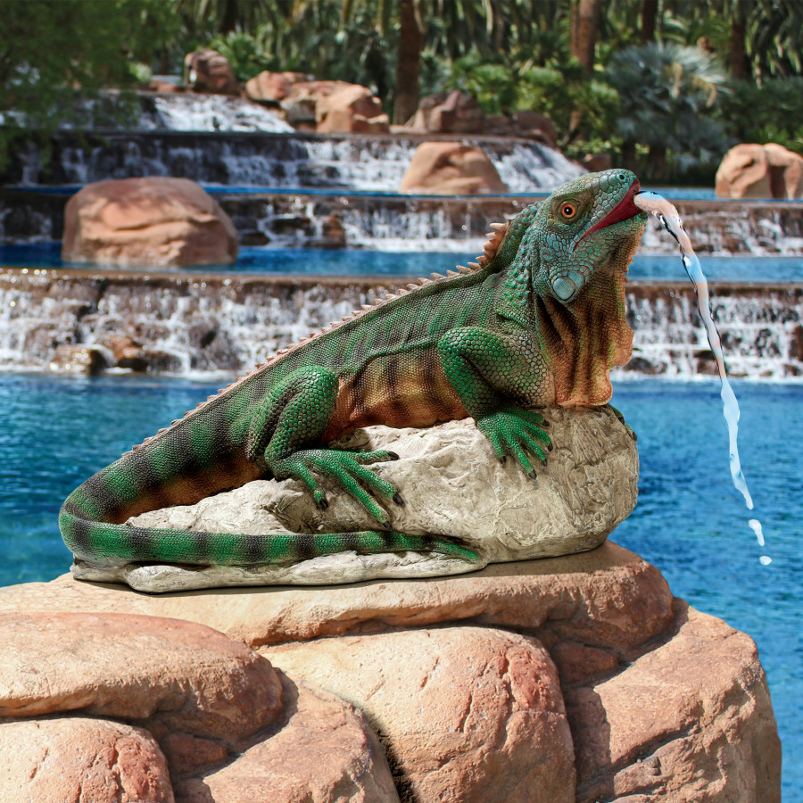Toscano - Ikethe Iguana Spitter Piped Statue