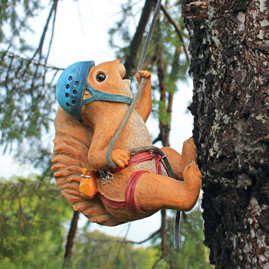 Toscano - Skylerthe Climbing Squirrel Statue