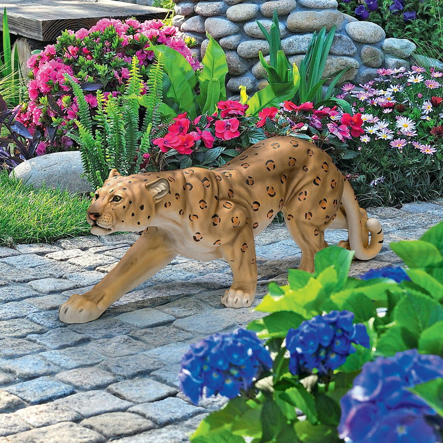 Toscano - Silent Pursuer Spotted Leopard Garden Statue