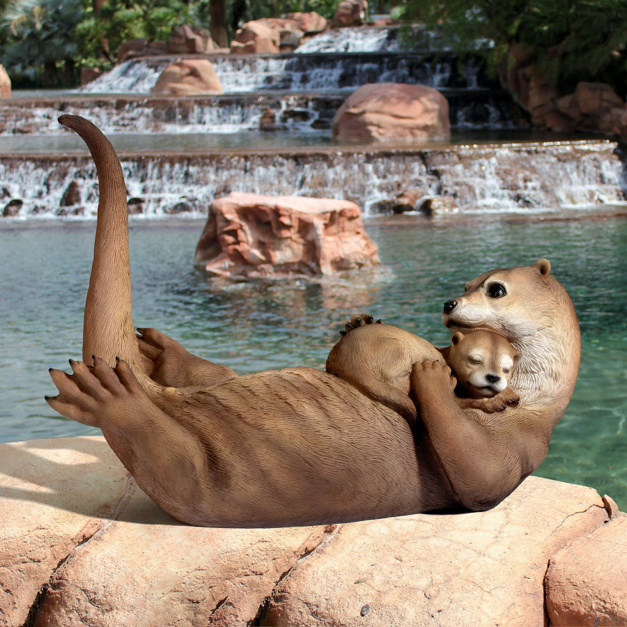 Toscano - Embracing Love Mother and Child Otter Statue