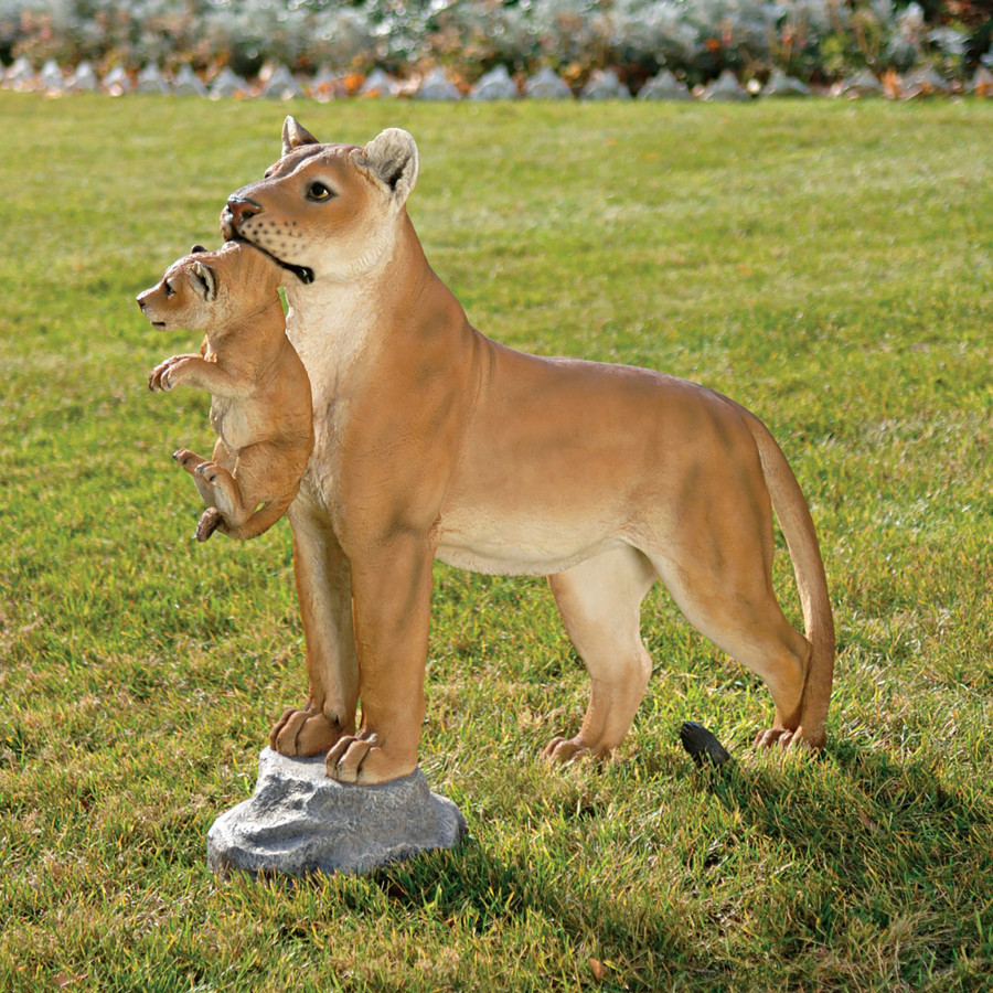 Toscano - Lioness with Cub Garden Statue