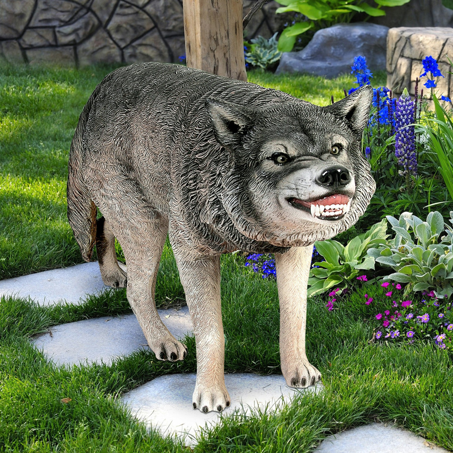 Toscano - Call of the Wild Growling Gray Wolf Statue