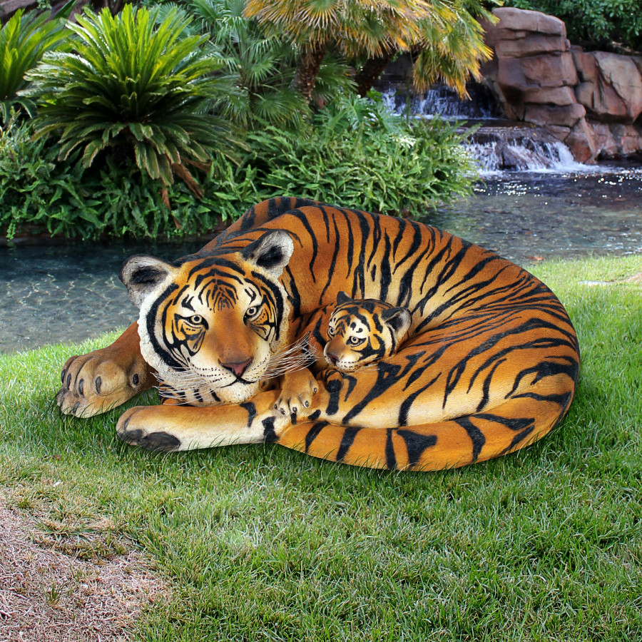 Toscano - Life-Size Resting Bengal Tigress and Cub Statue