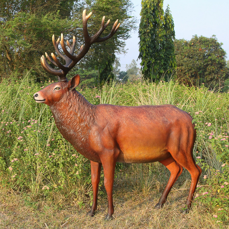 Toscano - Grande-Scale Red Deer Buck Statue