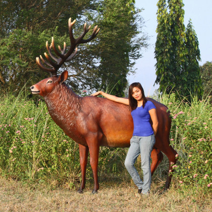 Toscano - Grande-Scale Red Deer Buck Statue