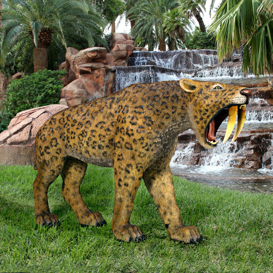 Toscano - Prehistoric Predator Sabre-Toothed Cat Statue
