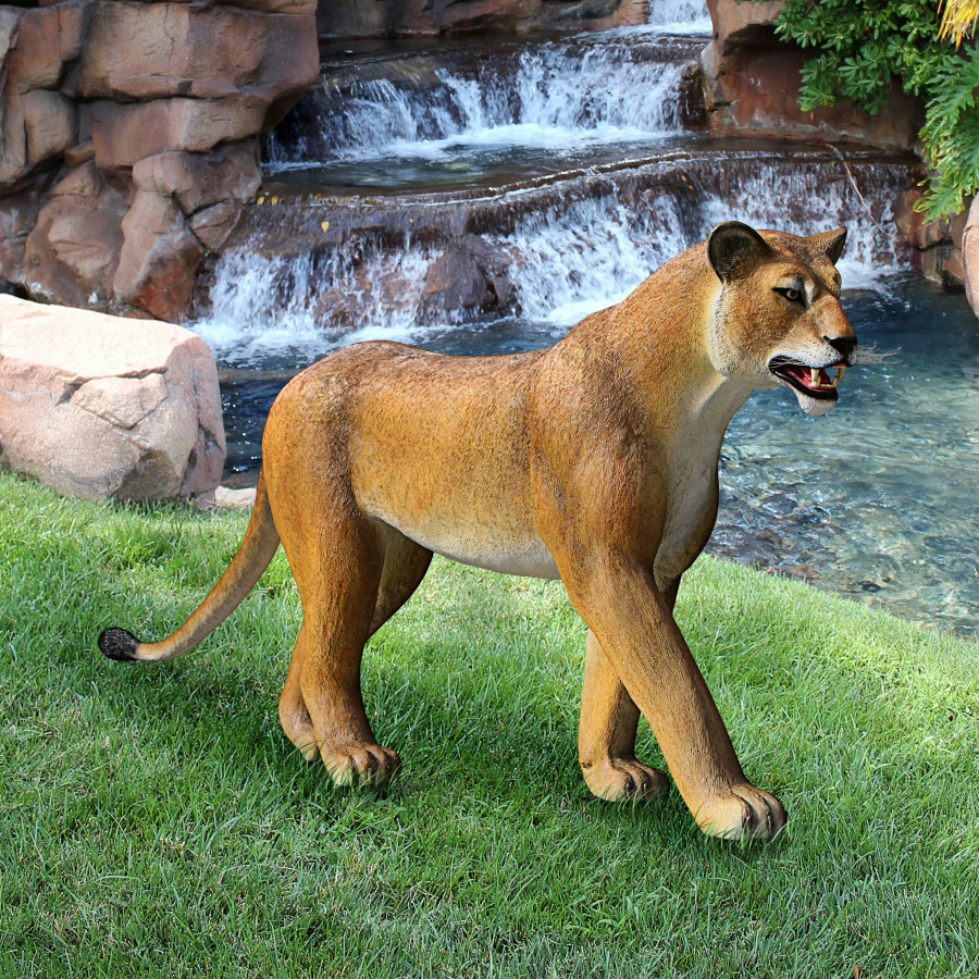 Toscano - Lioness on the Prowl Garden Statue