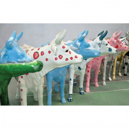 Toscano - The Grande-Scale Wildlife Animal Collection Holstein Cow Statue